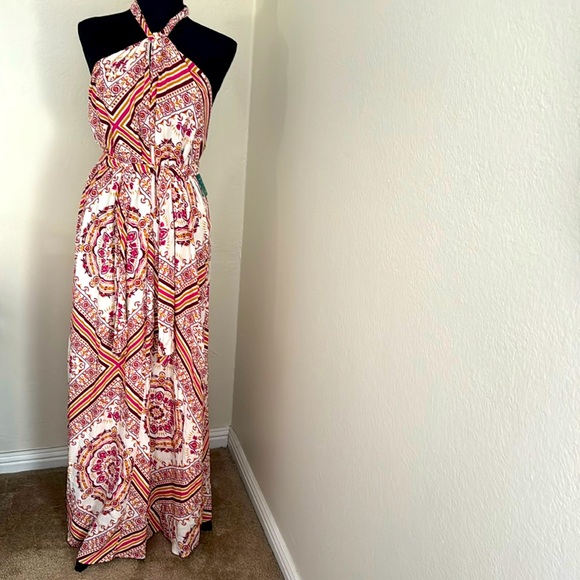 Forever 21 Dresses & Skirts - BNWT Forever 21 Contemporary Maxi Printed Dress